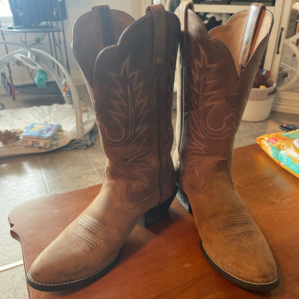 Ariat women’s boots , size 8 , worn a handful of times but basically brand new.